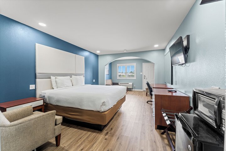 Room 17 of 28
