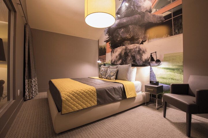 Room 13 of 28