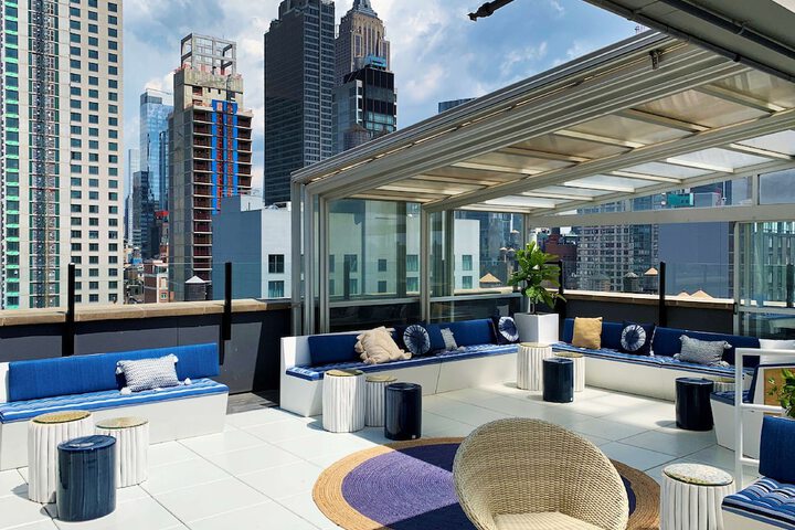 Lounge 43 of 55