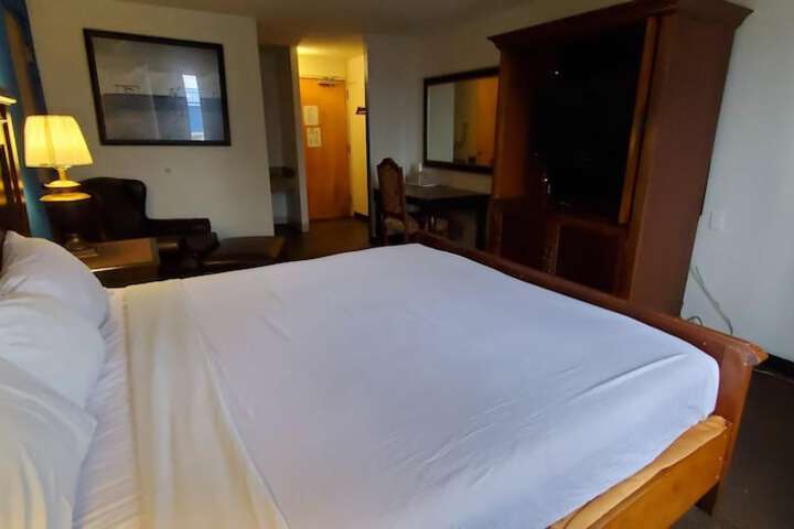 Room 19 of 32