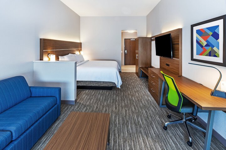 Room 35 of 47