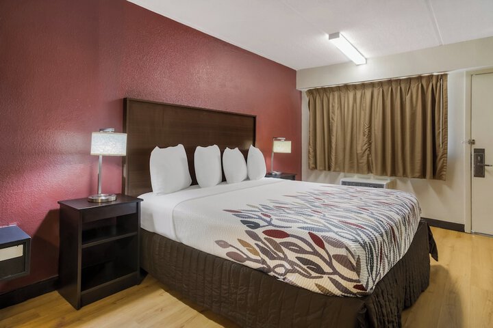 Room 28 of 34