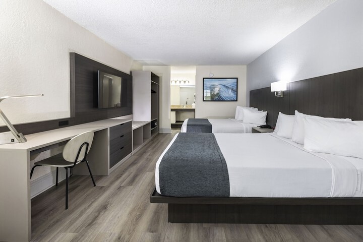 Room 33 of 70