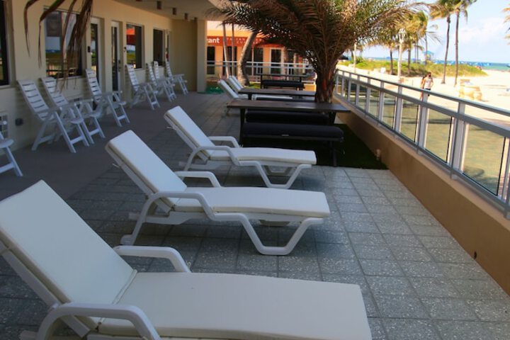 Sundeck 31 of 32