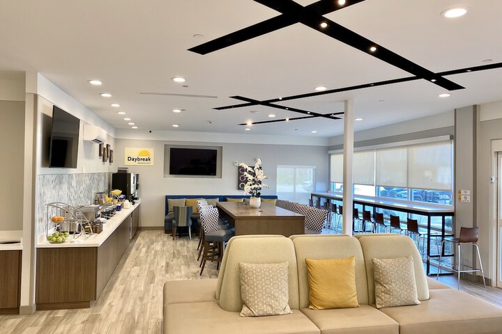 Days Inn & Suites by Wyndham Beaumont West / I-10 & Walden