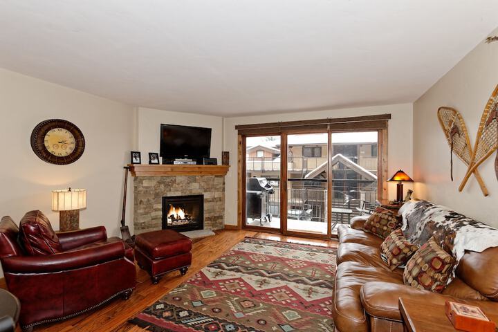 The Crestwood Condominiums