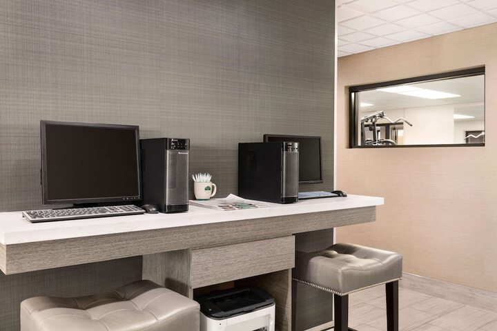Business Center 32 of 36