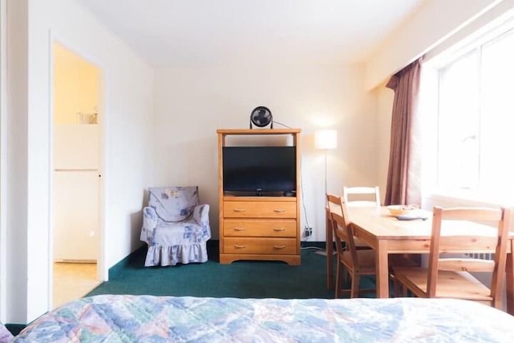 Room 25 of 77