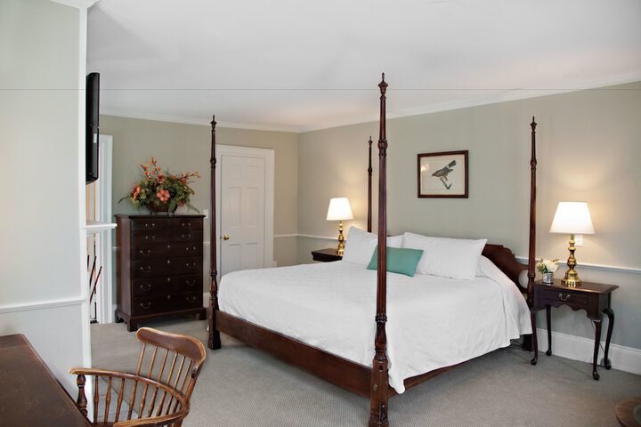 Room 4 of 28