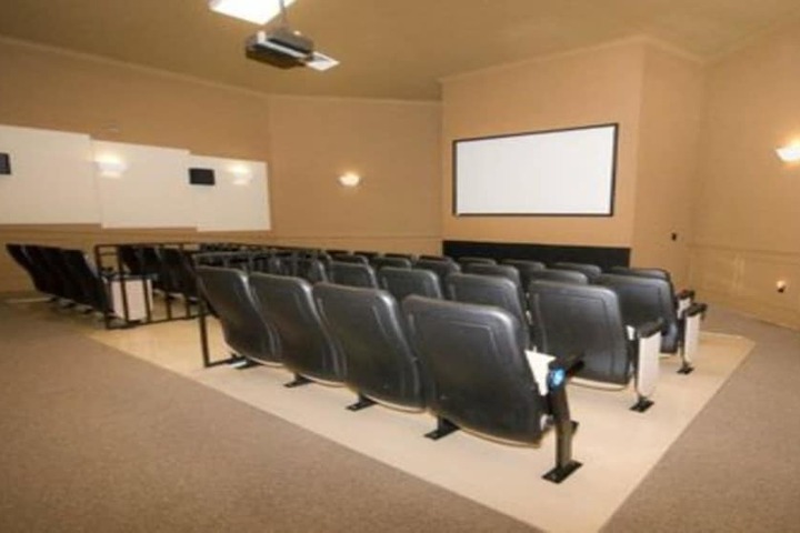Business Center 25 of 29