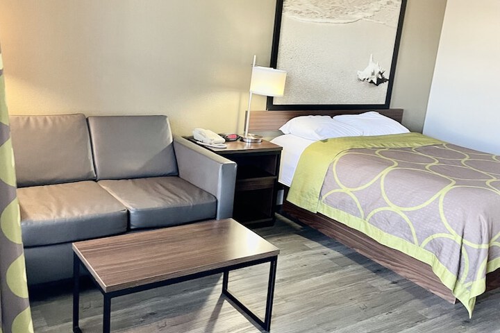 Room 12 of 21