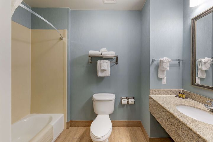 Room 32 of 46