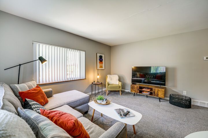 Pet-friendly Vacation Rental Apt Near Bishop Park!