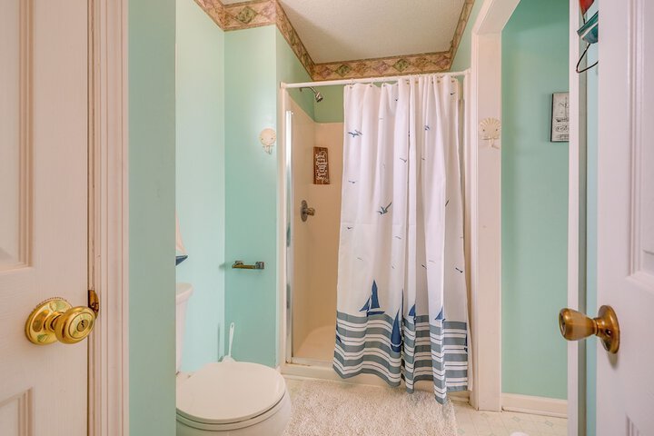 Topsail Beach Vacation Rental: Steps to Shore!
