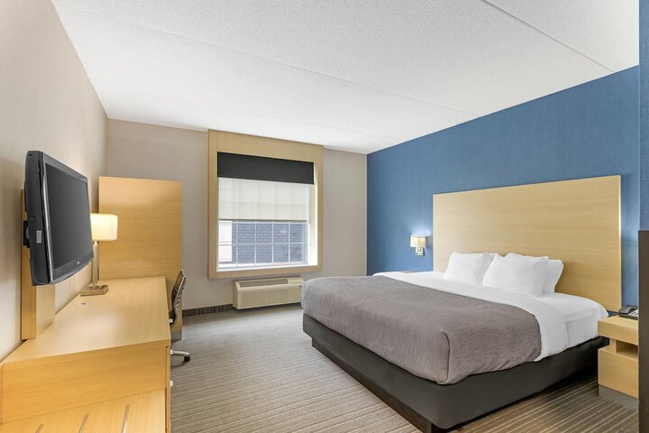 Quality Inn and Suites Oakville-Mississauga