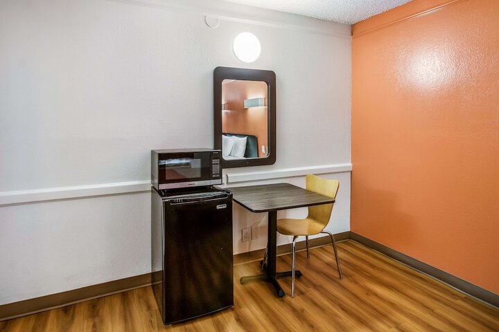 Room 16 of 30