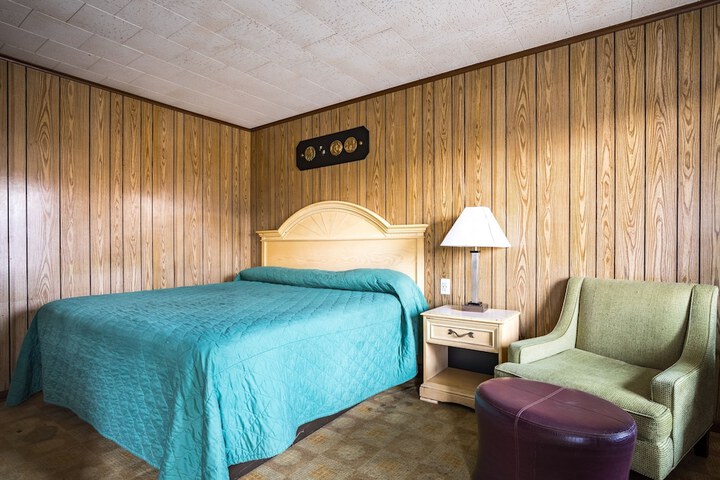 Room 11 of 28