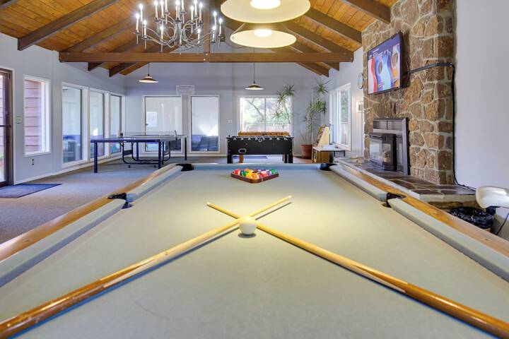Lincoln City Vacation Rental w / Pool & Ocean Views