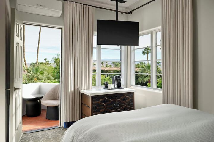 Room 40 of 69