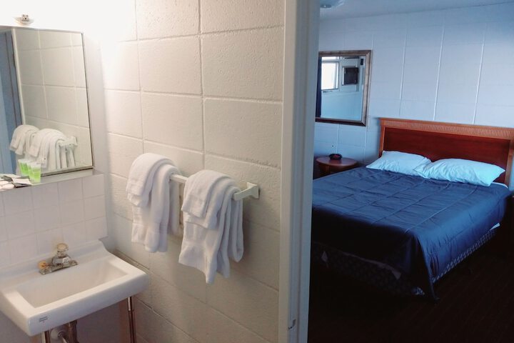Room 4 of 13