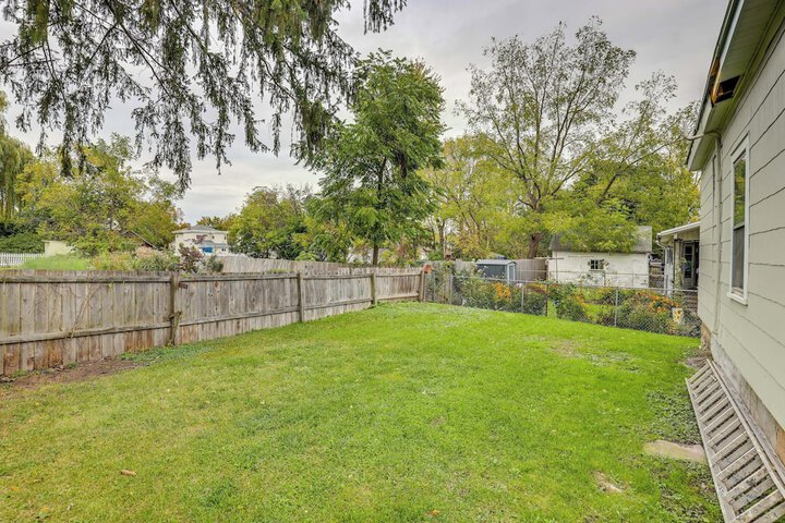 Pet-friendly Auburn Apartment w / Balcony!