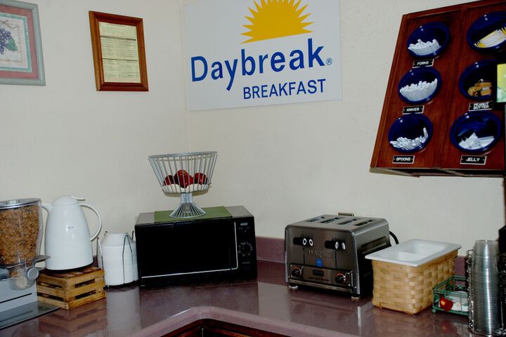 Breakfast/Coffee Service 30 of 45