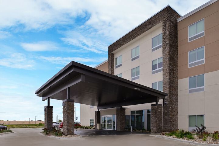 Hotel 7 of 64