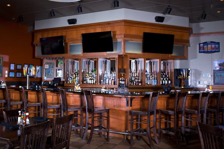 Lounge 202 of 215