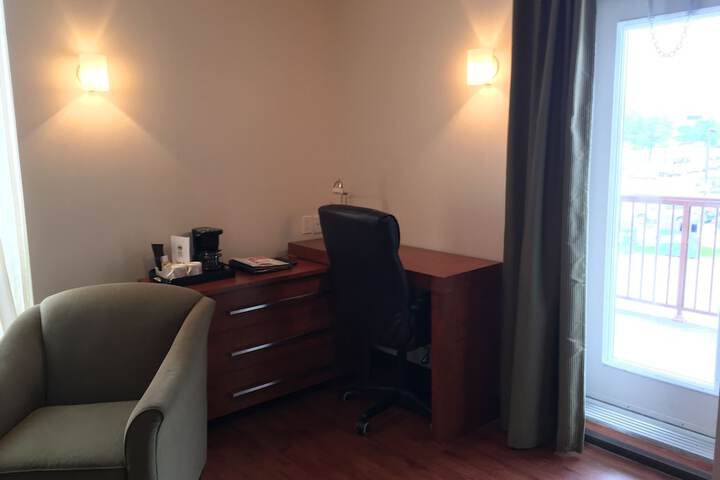 Room 11 of 32