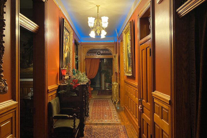 Vineyard Mansion & Carriage House Bed & Breakfast