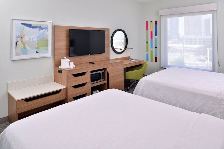 Room 27 of 71
