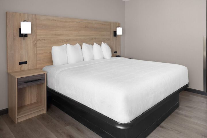 La Quinta Inn & Suites by Wyndham Mansfield OH