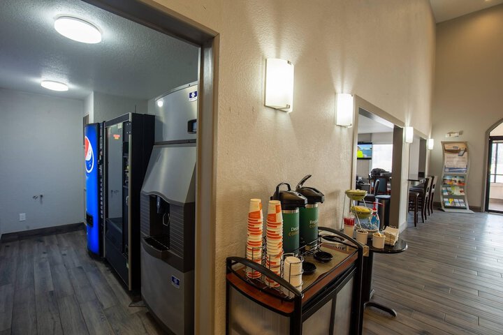 Quality Inn & Suites Portage Central
