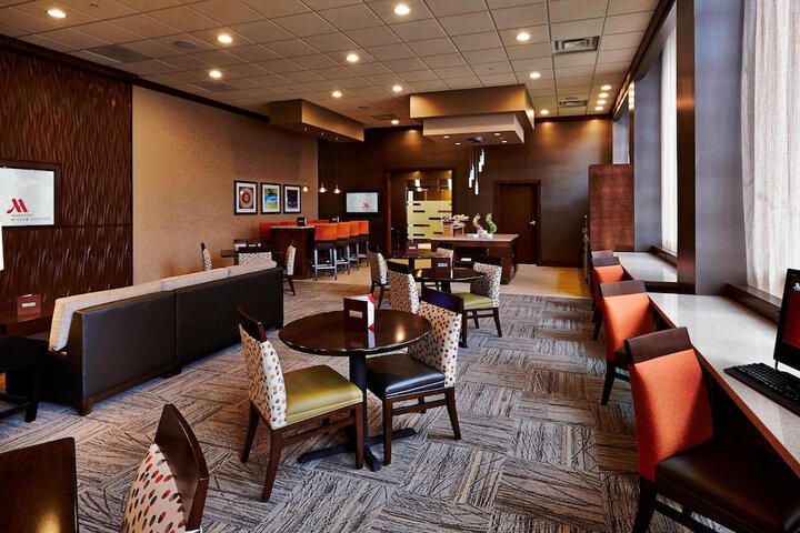 Lounge 48 of 59
