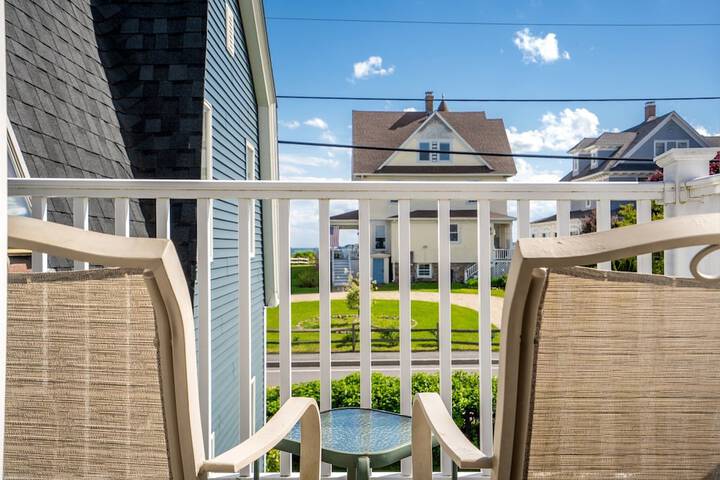 The Lighthouse Inn & Suites
