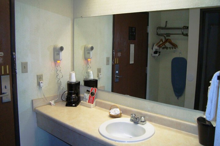 Room 14 of 28
