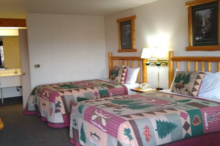 The Ponderosa Motel