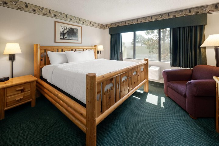 Shell Lake Lodge a Travelodge by Wyndham