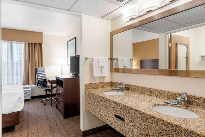 Room 34 of 42