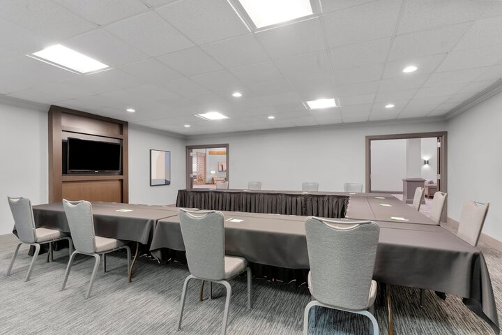 Ballroom/Hall 86 of 89