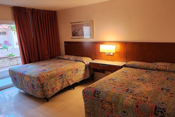Room 15 of 33
