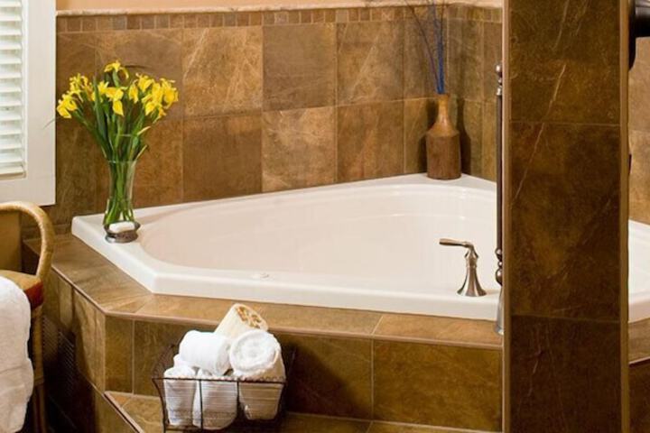 Hot Tub 60 of 72