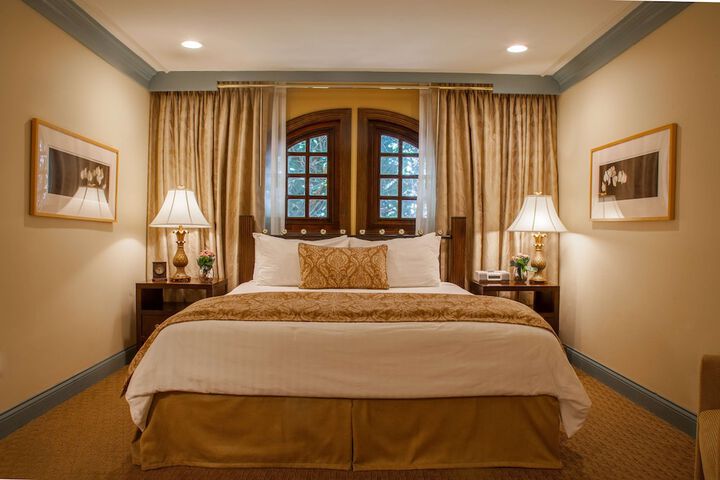 Room 33 of 47