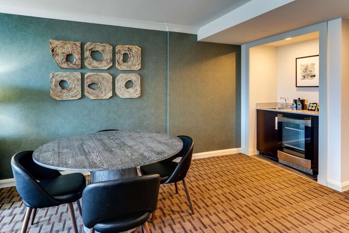 Room 28 of 89