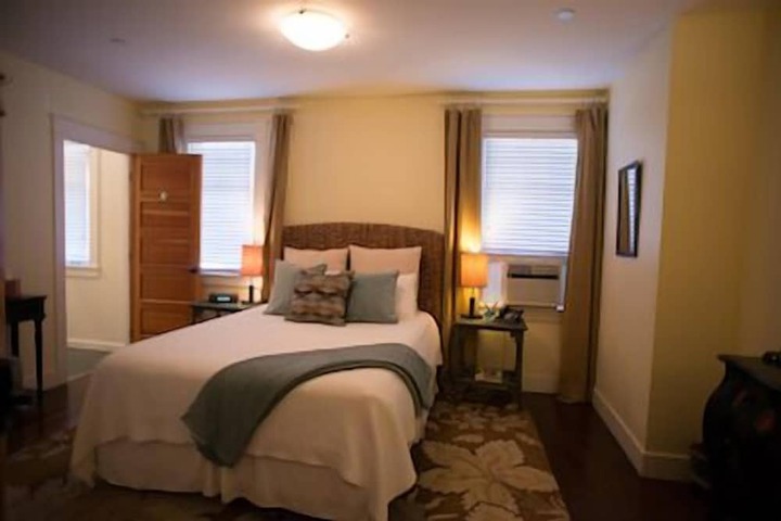 Room 4 of 11