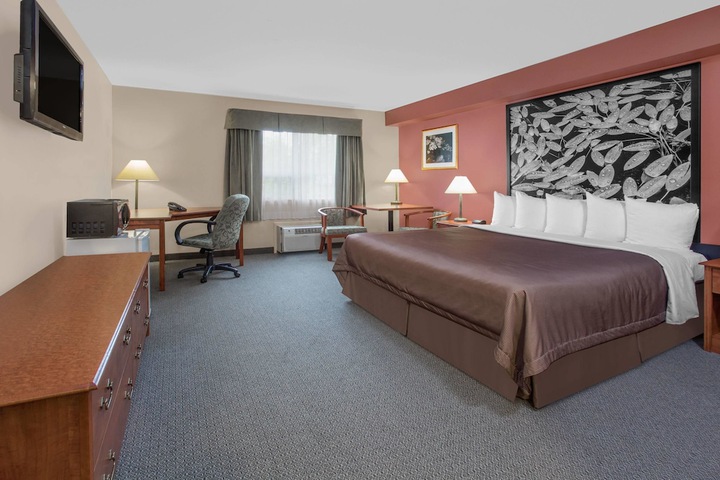 Room 15 of 48