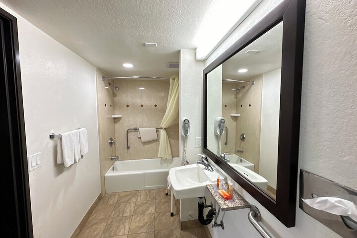 Room 11 of 37