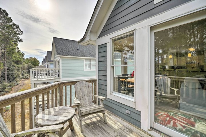 Coastal Home w / Community Pool 2 Miles to Beach!