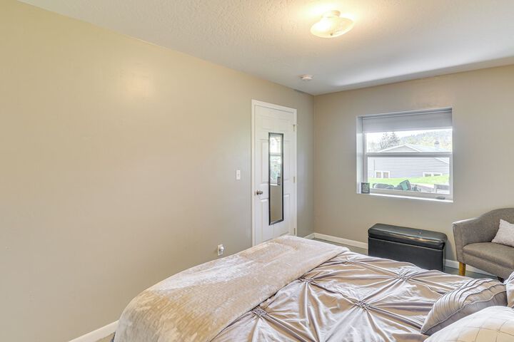 Mtn-view Eureka Apartment: Walk to Eateries!