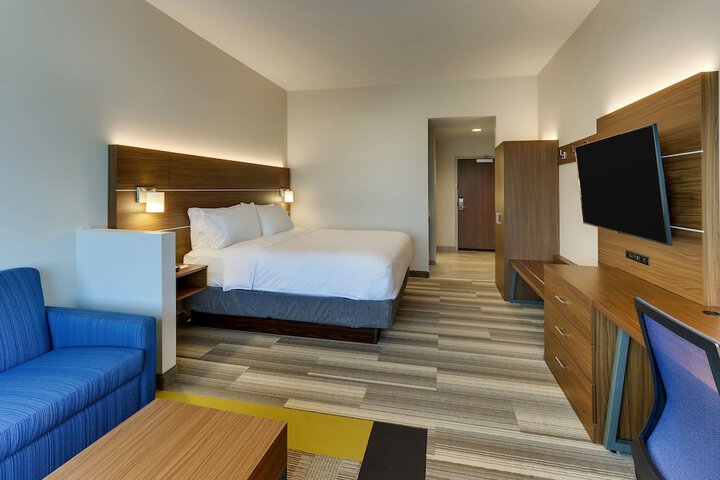 Room 28 of 65